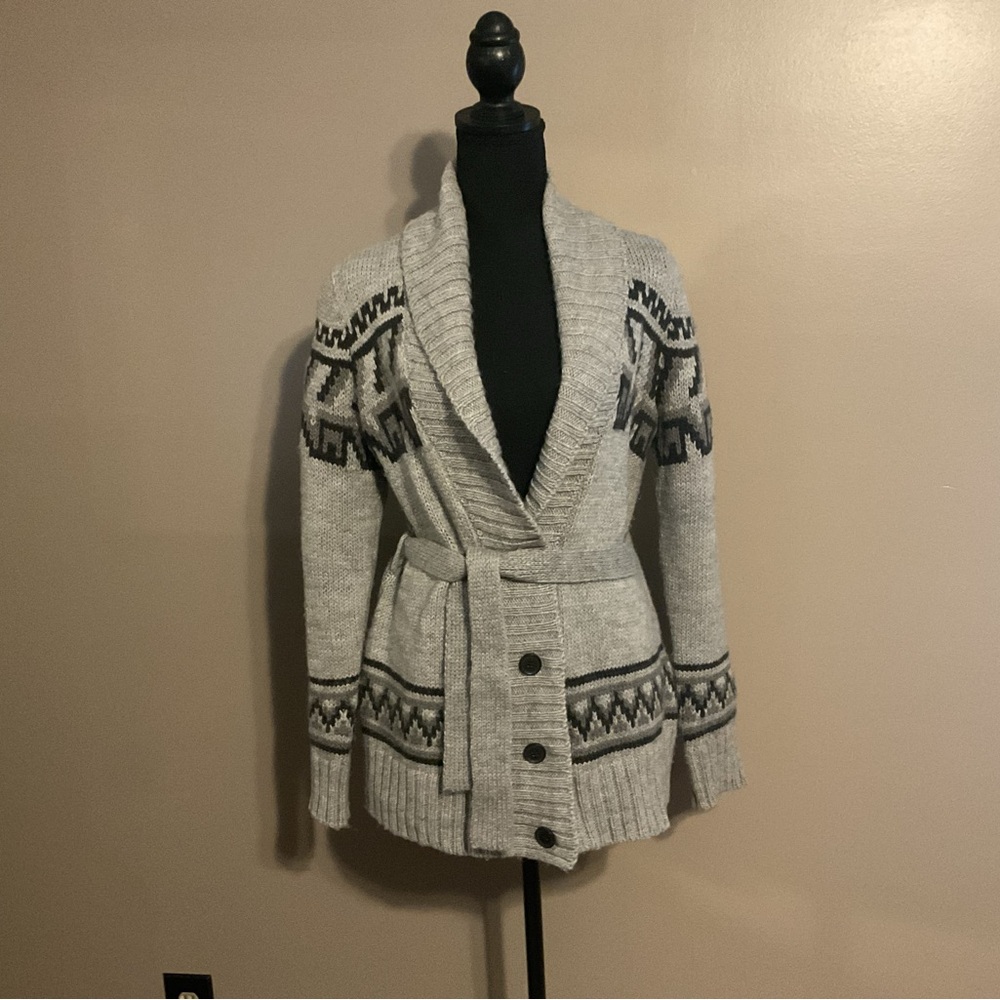 Bass Gray Shawl-Collar Patterned Belted Cardigan